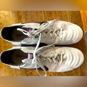 Nike gato 9.5 indoor soccer cleats